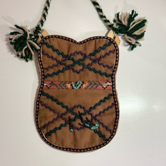 CANVAS BEADED BULLET BAG/SMALL PURSE MADE IN THE CREE NATION OF MISTISSINI! - Picture 2 of 8